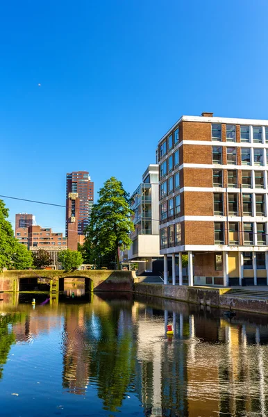 Kanal in der Innenstadt von Rotterdam - Niederlande — Stockfoto