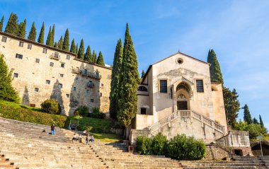 Santi Siro e Libera kilise de Verona - İtalya