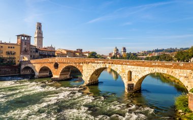 Ponte Pietra (taş köprü) Verona - İtalya