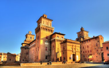 Castello Estense veya castello di San Michele Ferrara - İtalya