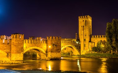 Castel Vecchio Köprüsü de Verona - İtalya