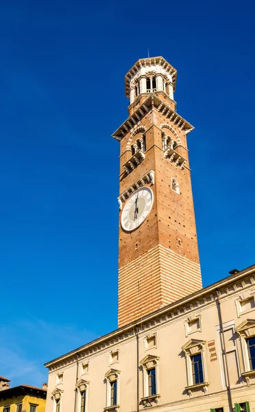 Torre do relógio do Palazzo della Ragione em Verona - Itália — Fotografia de Stock