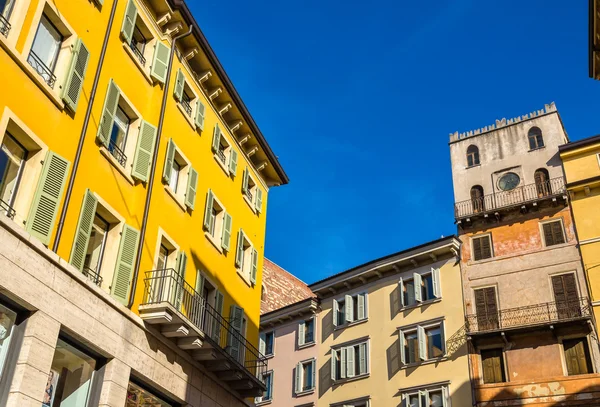 Edifícios no centro histórico de Verona - Itália — Fotografia de Stock