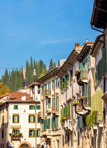Edificios en el centro histórico de Verona - Italia — Foto de Stock