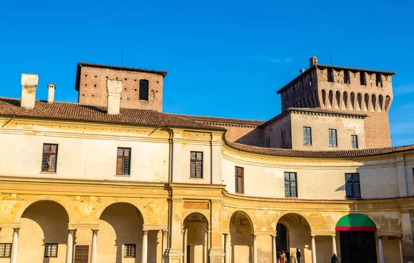 Vista do Palazzo Ducale na Piazza Castello em Mântua - Itália — Fotografia de Stock