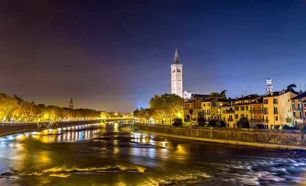 Verona az Adige folyó - Olaszország, Veneto felett — Stock Fotó