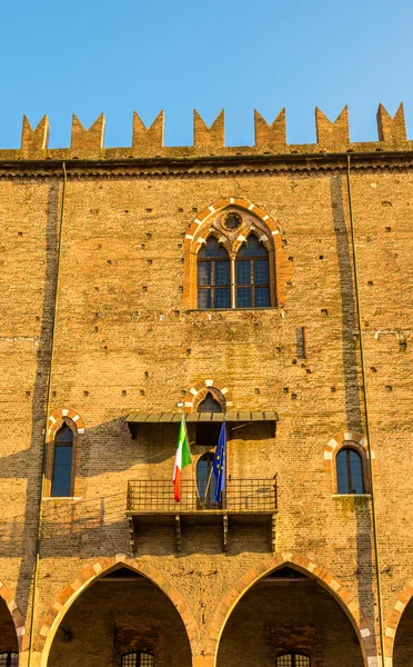 Fachada del Palazzo Ducale en Mantua - Italia — Foto de Stock