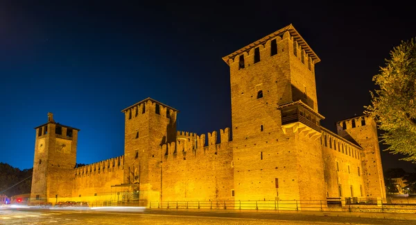 Castelvecchio castillo en Verona por la noche — Foto de Stock