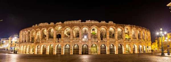 Die arena di verona bei Nacht - italien — Stockfoto