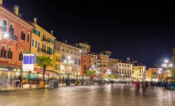 De Piazza Bra, het centrale plein van Verona — Stockfoto