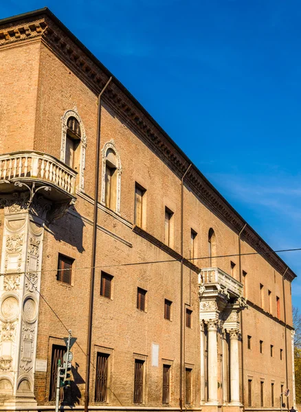 Der palazzo prosperi-sacrati in ferrara - italien — Stockfoto