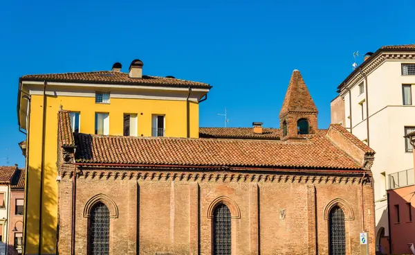 Edificios en Piazza della Repubblica en Ferrara - Italia — Foto de Stock