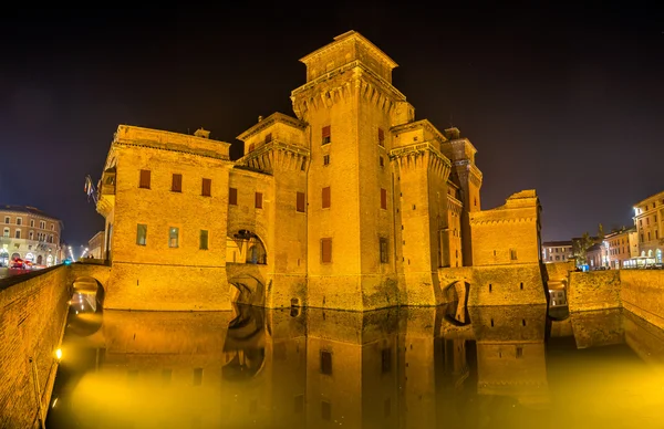 Castello Estense, een middeleeuws kasteel in Ferrara — Stockfoto