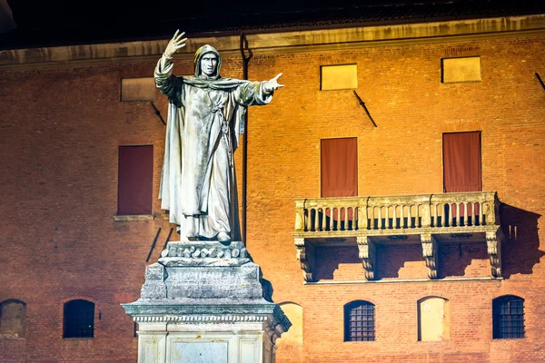 Monument to Girolamo Savonarola in Ferrara - Italy — Stock Photo, Image