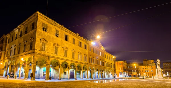 Gebäude an der piazza roma in modena - italien — Stockfoto
