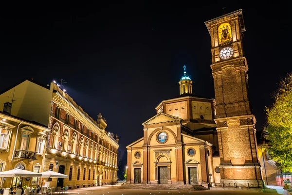 Basilica di San Magno and Palazzo Municipale in Legnano - Itália — Fotografia de Stock