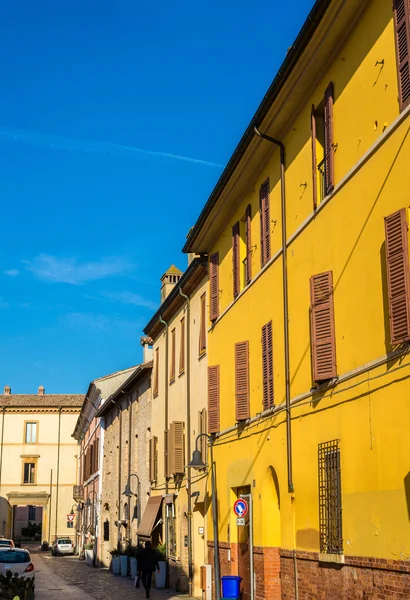 Straat in het historische centrum van Ravenna - Italië — Stockfoto