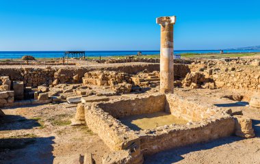 Paphos Arkeoloji Parkı 'ndaki antik kalıntılar - Kıbrıs