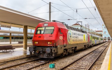 Lisbon, Portekiz - 20 Nisan: Şehirlerarası tren Lizbon - Porto: S