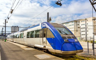 Bölgesel tren istasyonunda turları - Fransa