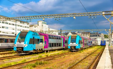 Bölgesel hızlı tren istasyonunda turları - Fransa