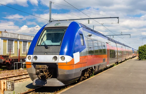 Comboio expresso regional na estação de La Rochelle - França — Fotografia de Stock