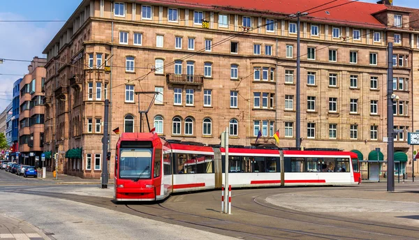 Straßenbahn in Bahnhofsnähe in Nürnberg - Deutschland — Stockfoto