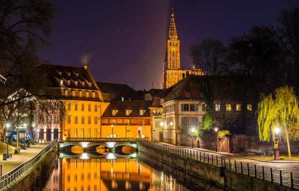 Kanał w dzielnicy Petite France - Strasbourg, Francja — Zdjęcie stockowe