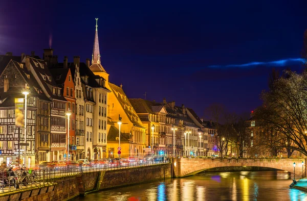 Böschung des kranken Flusses in Strasbourg - Elsass, Frankreich — Stockfoto