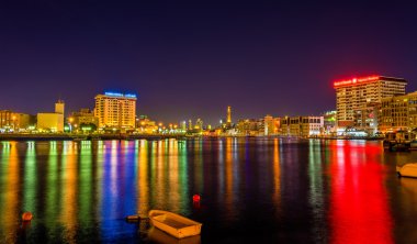Akşamları, Birleşik Arap Emirlikleri Dubai Creek görünümü
