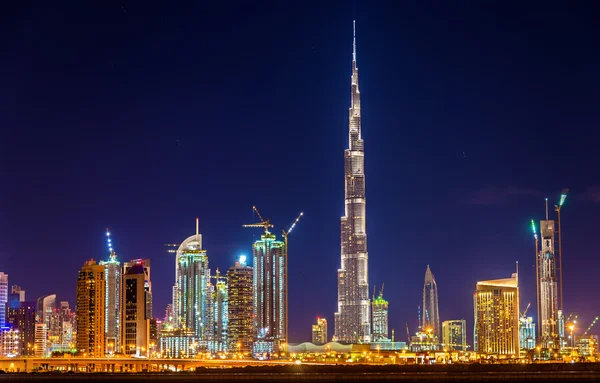 Vista notturna di Dubai Downtown con Burj Khalifa — Foto Stock