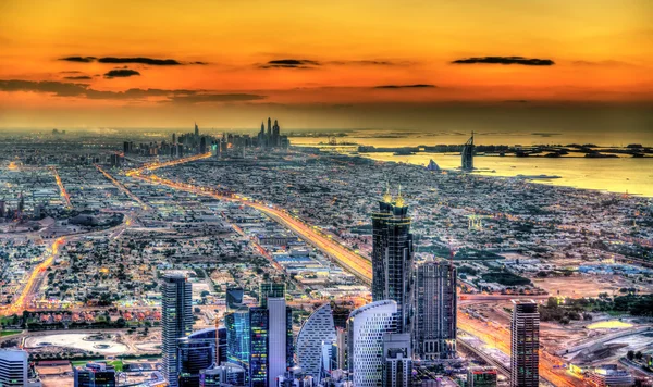 Захід сонця над Дубаї - Об'єднані Арабські Емірати — стокове фото