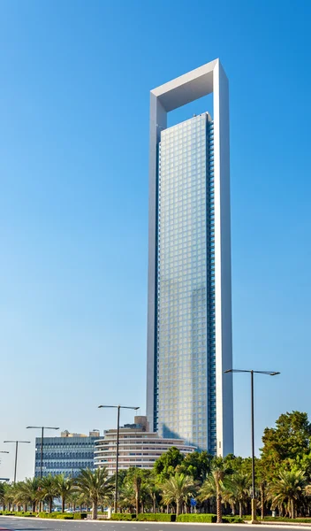 ABU DHABI, UAE - DECEMBER 29: ADNOC Headquarters skyscraper on D — Stock Photo, Image