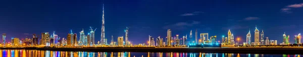 晚上的迪拜市中心-阿联酋全景 — 图库照片