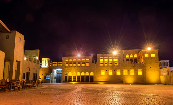 Traditional architecture houses in Creek district of Dubai — Stock Photo, Image