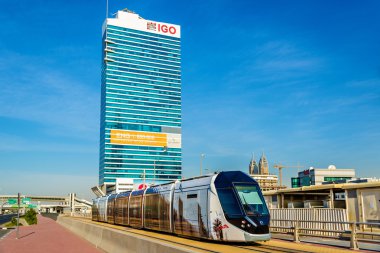 Dubai, Birleşik Arap Emirlikleri - 31 Aralık: Alstom Citadis 402 tramvay Aralık 31