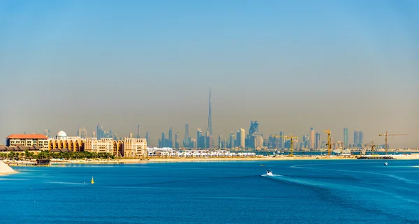 Utsikten över Downtown Dubai från Palm Jumeirah island — Stockfoto