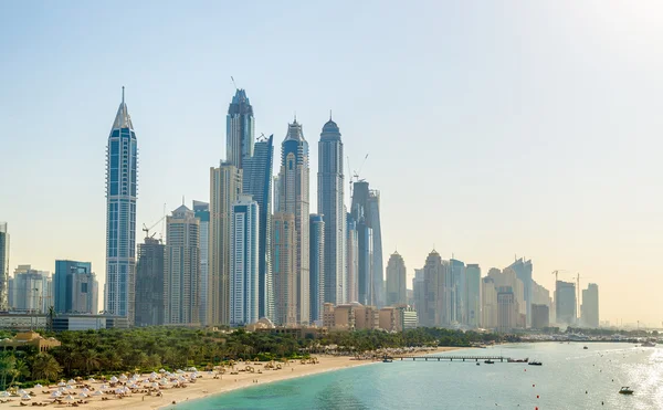 Vista del distrito de Jumeirah en Dubai, Emiratos Árabes Unidos — Foto de Stock