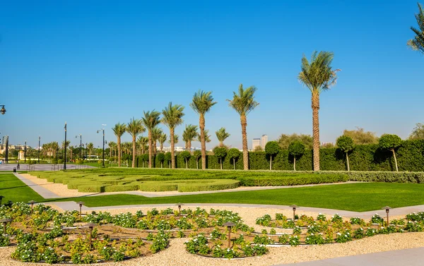 Dubai, Birleşik Arap Emirlikleri Zabeel Sarayı yakınındaki Bahçe — Stok fotoğraf