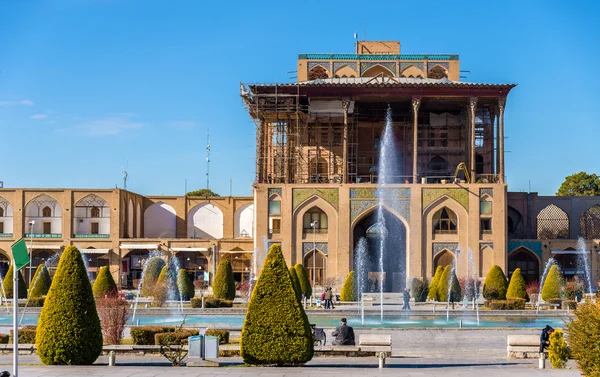 イラン ・ イスファハンのイマーム広場にアリ Qapu 宮殿 — ストック写真