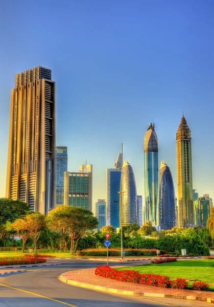 Vista de los rascacielos en el centro de Dubai - los Emiratos Árabes Unidos — Foto de Stock