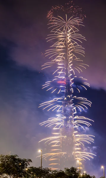 DUBAI, UAE - JANUARY 1: Fireworks from Burj Khalifa on New Year' — Stock Photo, Image