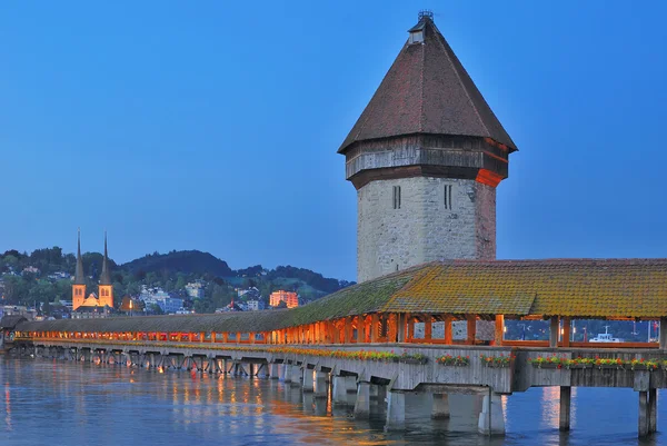 Chapel Bridge, Lucerna, Lago Lucerna, Suíça — Fotografia de Stock