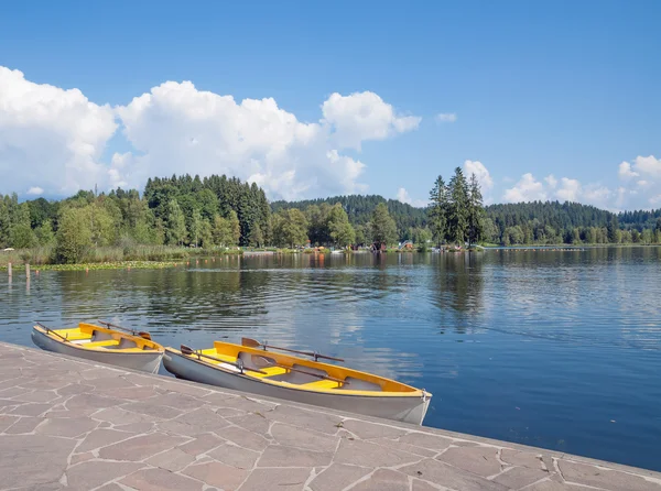 Lago Schwarzsee, Kitzbuehel, Tirol, Áustria Fotos De Bancos De Imagens