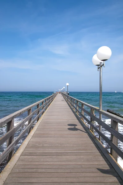 Pier of Kuehlungsborn, baltic Sea, Mecklenburg Western Pomerania, Alemanha Imagens De Bancos De Imagens Sem Royalties