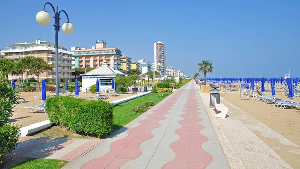 ชายหาดของ Lido di Jesolo, ทะเลแอดริเอติก, ริเวียร่าตะวันตก, อิตาลี — ภาพถ่ายสต็อก