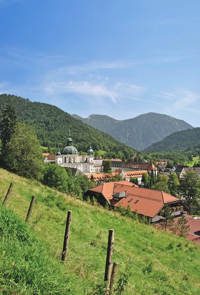 Dorp Ettal en Ettal klooster, Beieren, Duitsland — Stockfoto