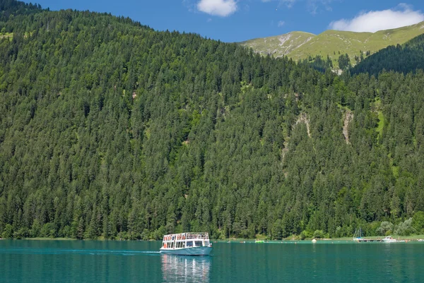 ヴァイセンゼー湖、ケルンテンの湖水地方、オーストリア、ケルンテン州 — ストック写真
