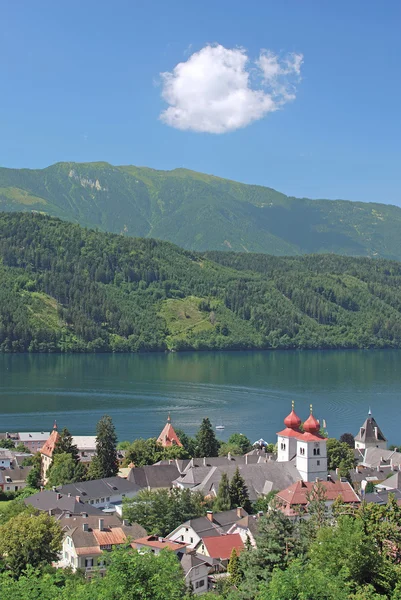 Dorf Millstatt, Millstätter See, Kärnten, Österreich — Stockfoto