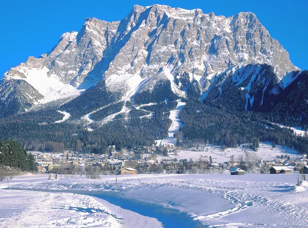 Ehrwald, Zugspitze Montanha, Tirol, Alpes, Áustria Imagens De Bancos De Imagens